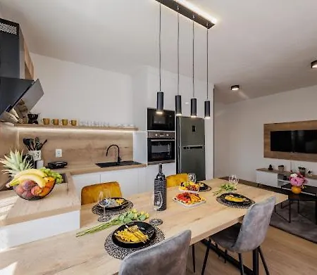Story, Besplatan Parking, Balkon Apartman Kaštela